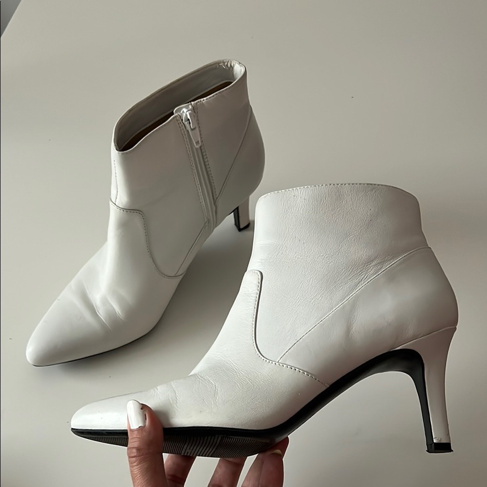 Naturalizer leather upper White Heeled Booties 9